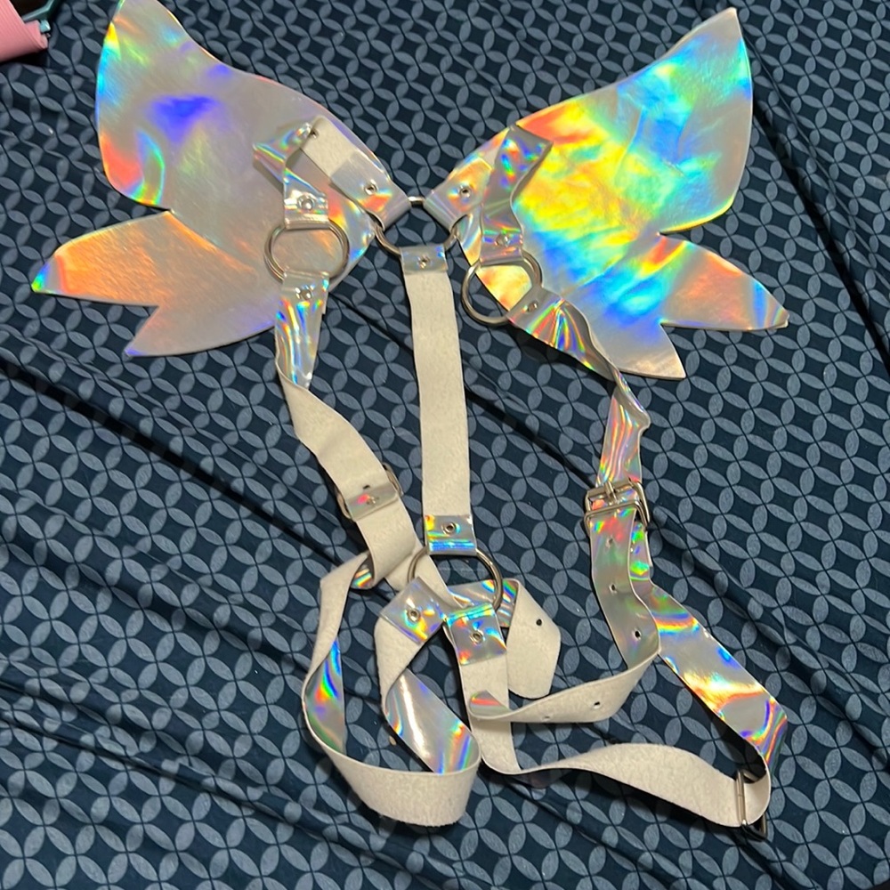 Pretty fairy strap on wings.